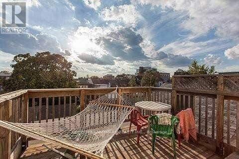Photo 9 of 2nd 3rd 26 Lippincott Street, Toronto ON