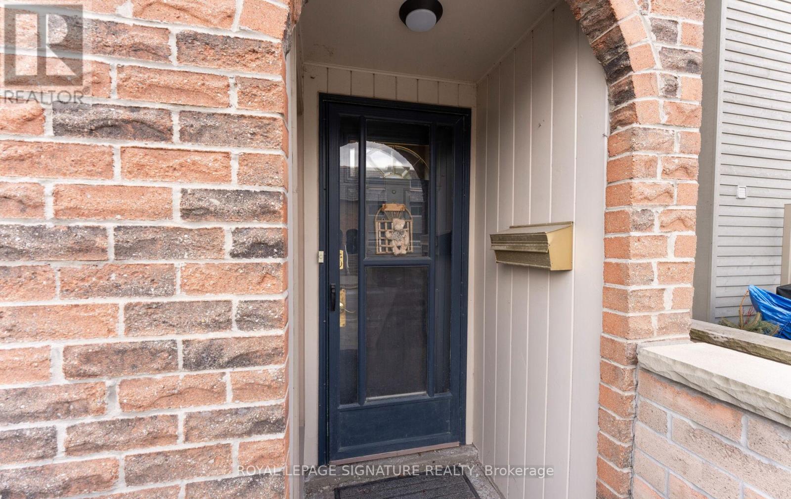 Photo 2 of 74 Dutch Myrtle Way, Toronto ON
