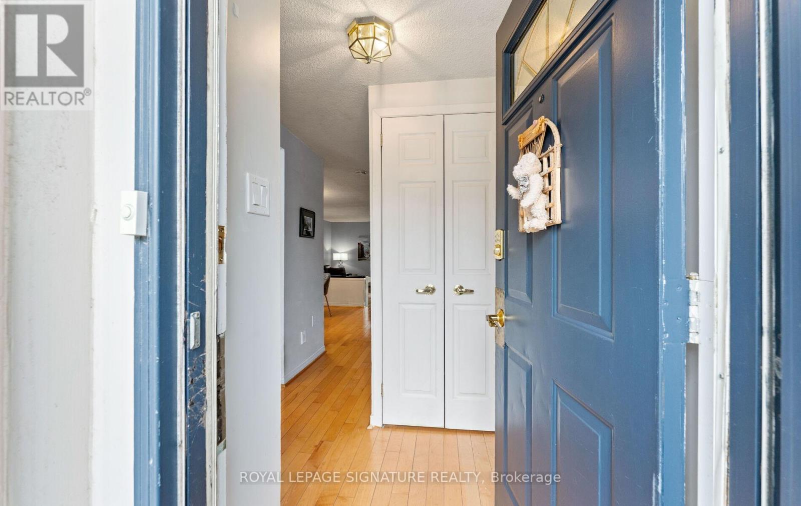 Photo 3 of 74 Dutch Myrtle Way, Toronto ON