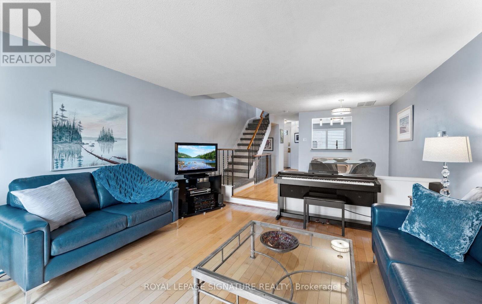 Photo 7 of 74 Dutch Myrtle Way, Toronto ON