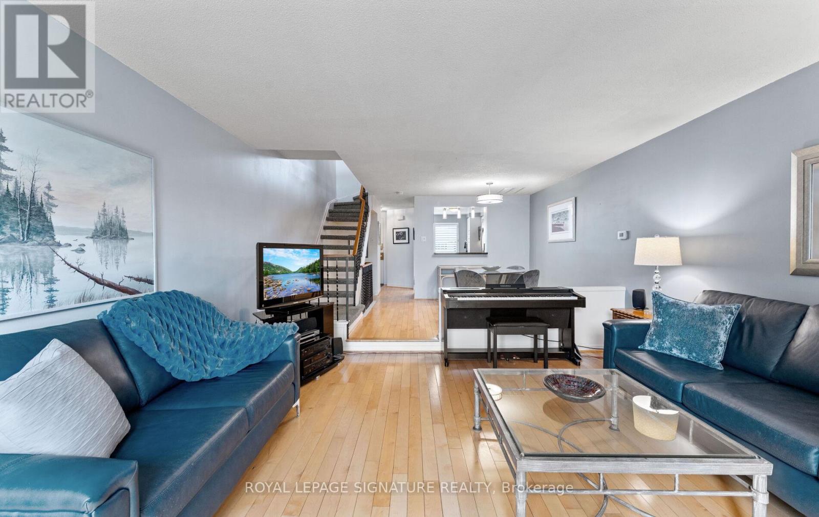 Photo 8 of 74 Dutch Myrtle Way, Toronto ON