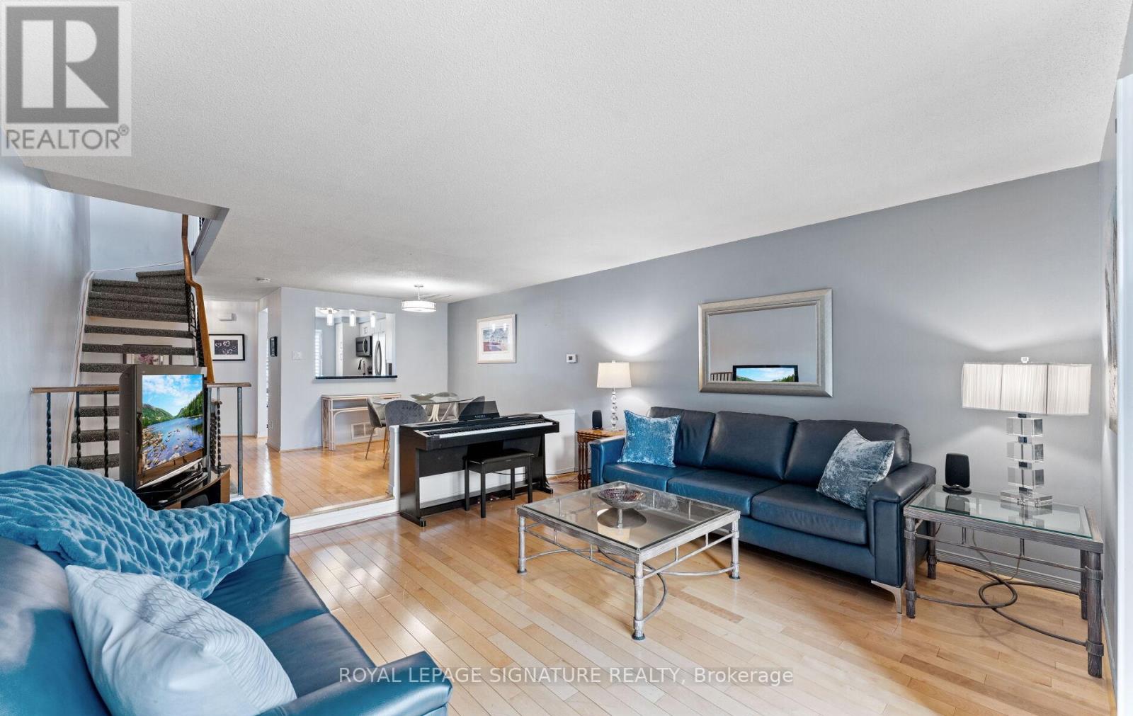 Photo 9 of 74 Dutch Myrtle Way, Toronto ON