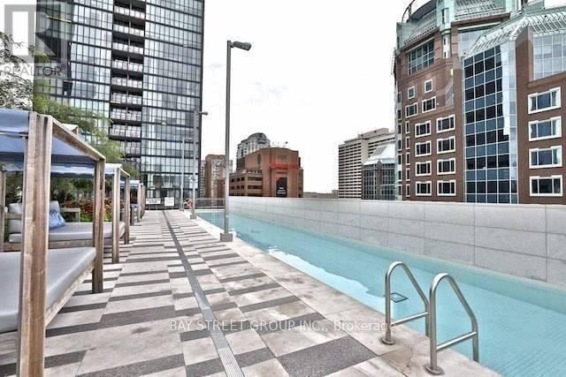 Photo 2 of 4210 101 Charles Street E, Toronto ON
