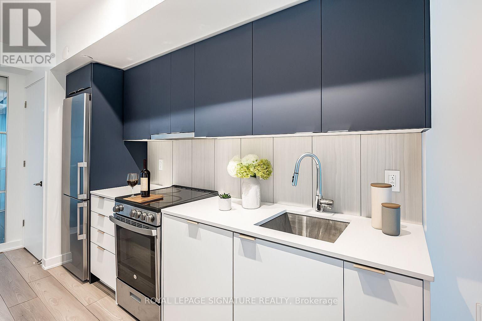 Photo 17 of 525 8 Tippett Road, Toronto ON