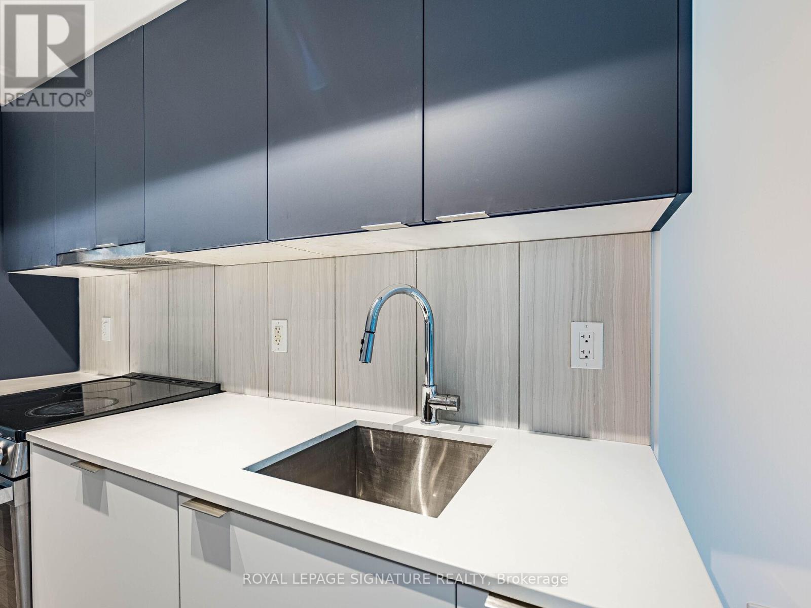 Photo 20 of 525 8 Tippett Road, Toronto ON