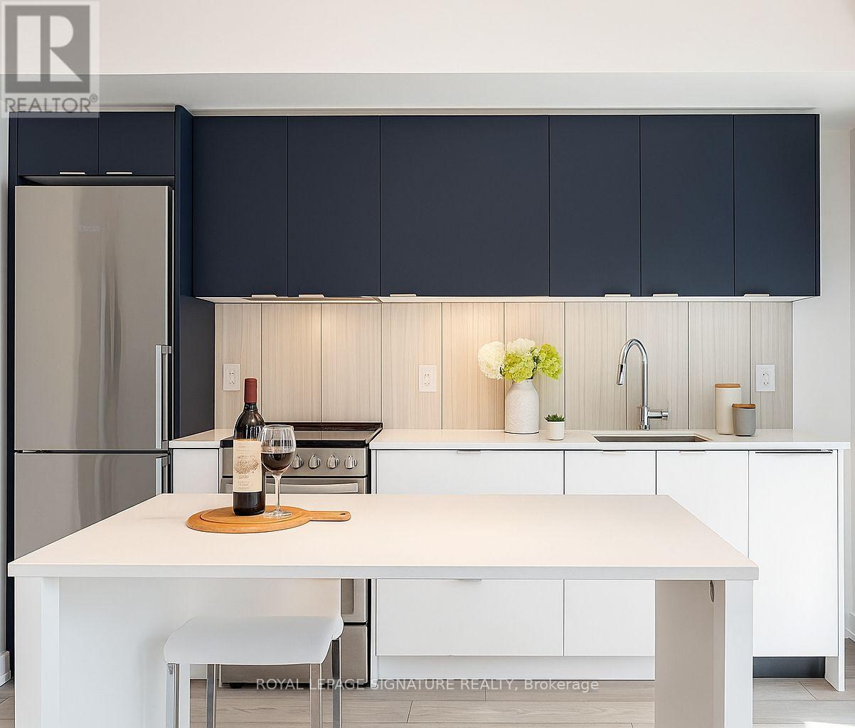 Photo 14 of 525 8 Tippett Road, Toronto ON