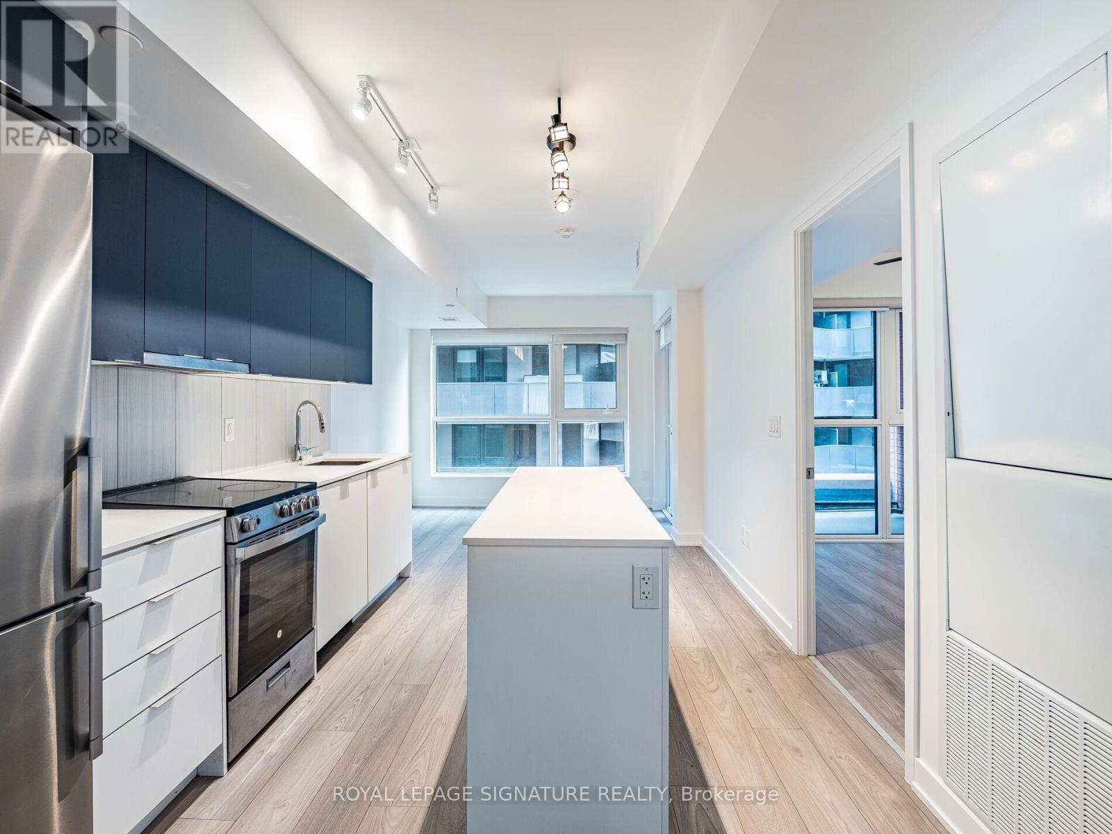 Photo 19 of 525 8 Tippett Road, Toronto ON