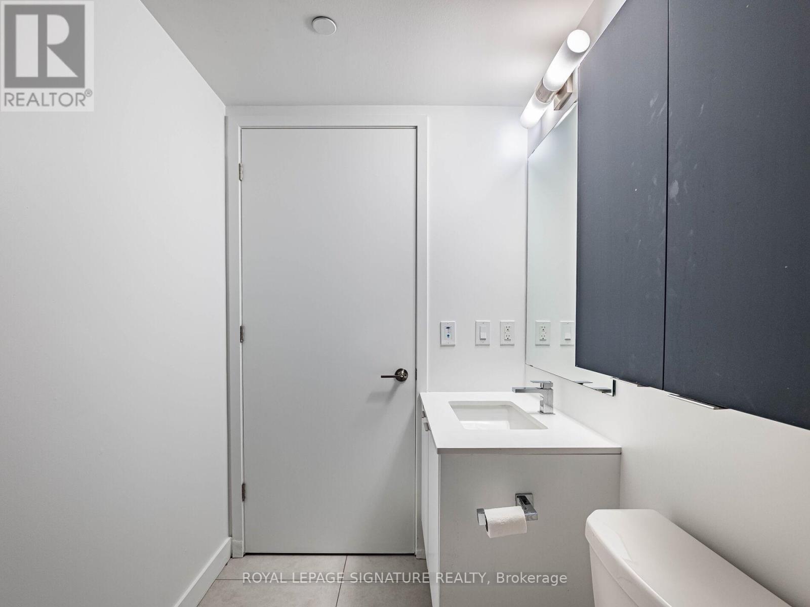Photo 38 of 525 8 Tippett Road, Toronto ON