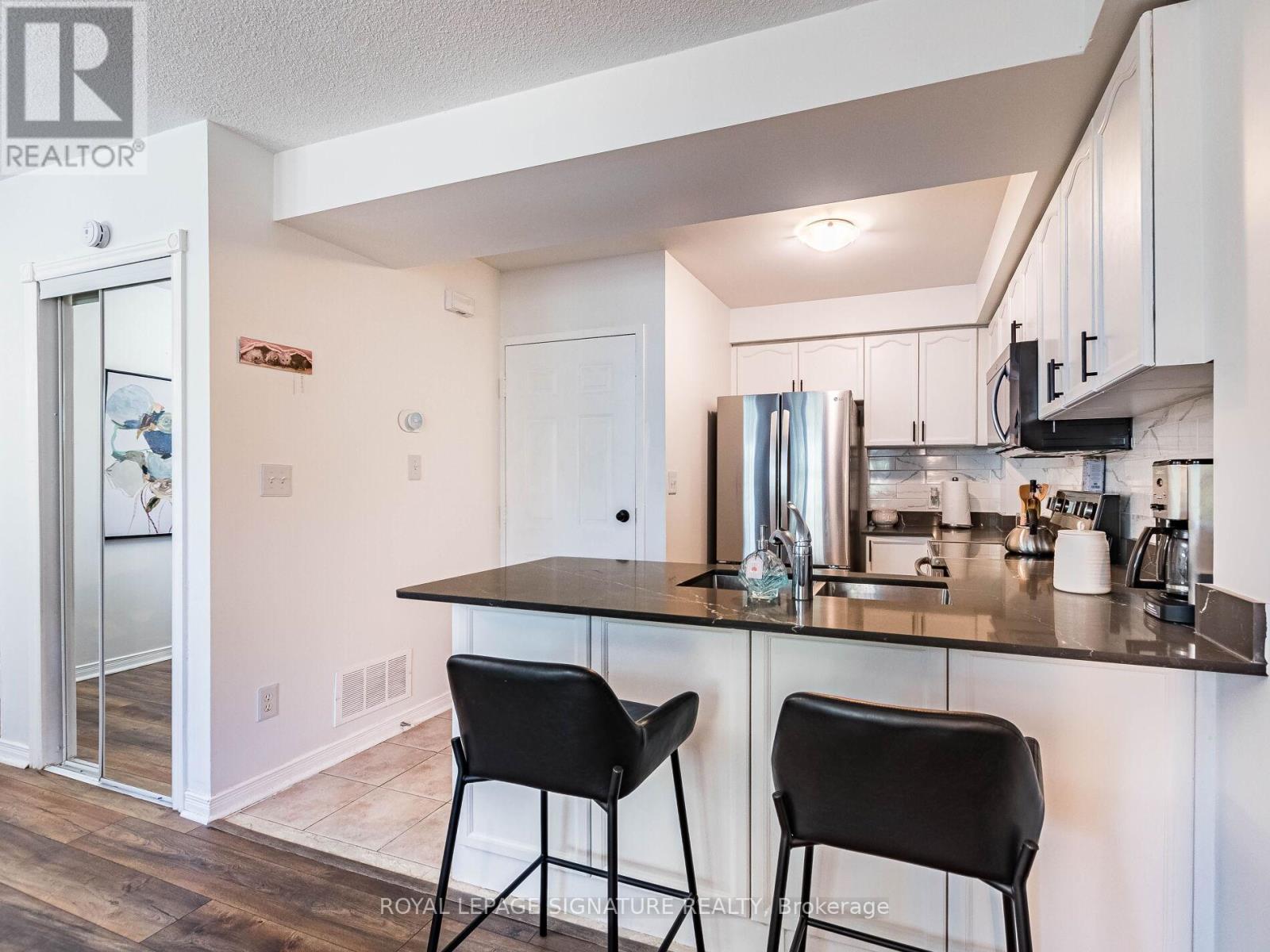 Photo 7 of 11 3055 Elmcreek Road, Mississauga ON