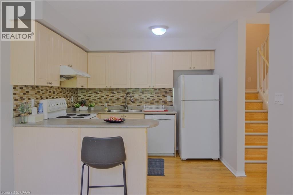 Photo 11 of 59 Mooregate Crescent, Kitchener ON