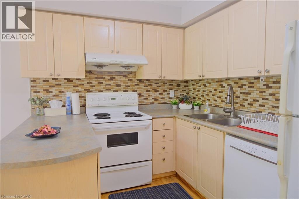 Photo 14 of 59 Mooregate Crescent, Kitchener ON