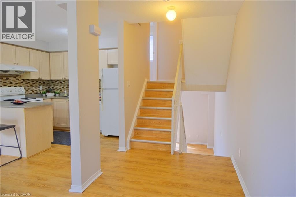 Photo 15 of 59 Mooregate Crescent, Kitchener ON