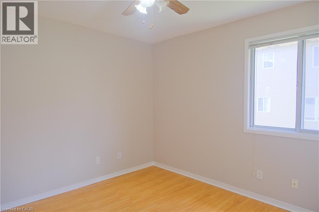 Photo 18 of 59 Mooregate Crescent, Kitchener ON