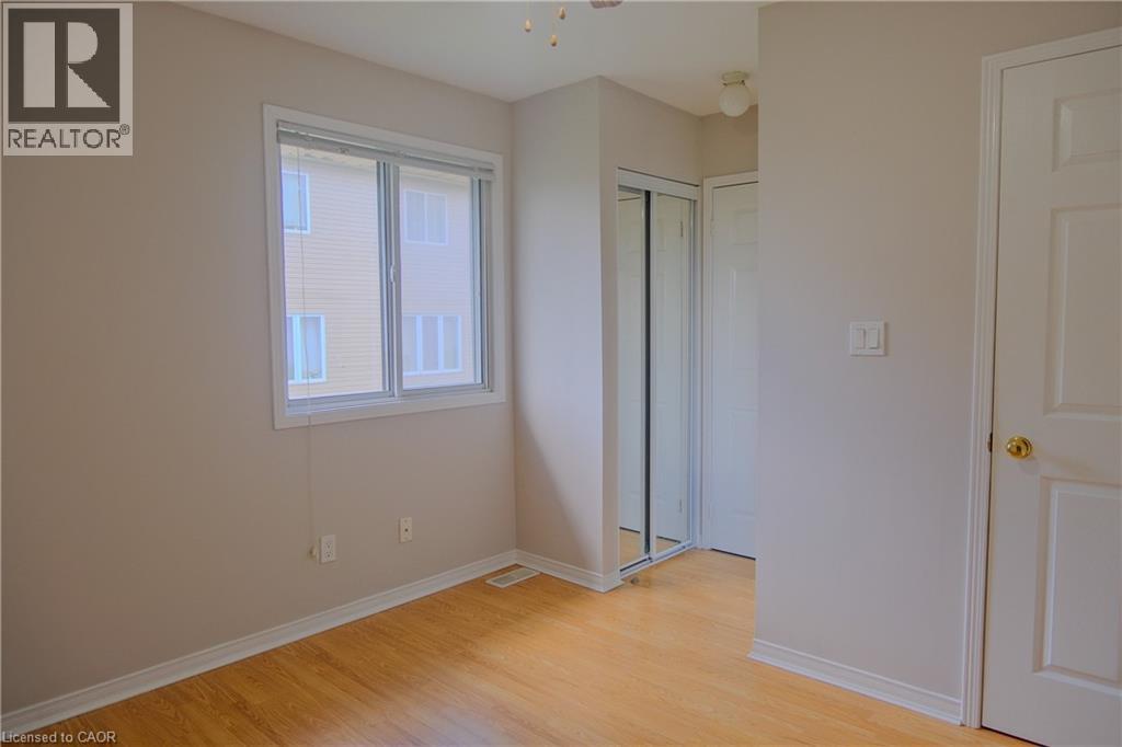 Photo 19 of 59 Mooregate Crescent, Kitchener ON