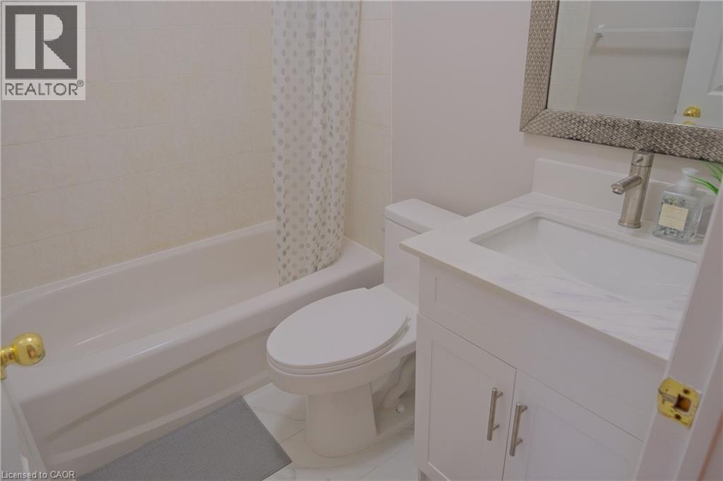 Photo 24 of 59 Mooregate Crescent, Kitchener ON