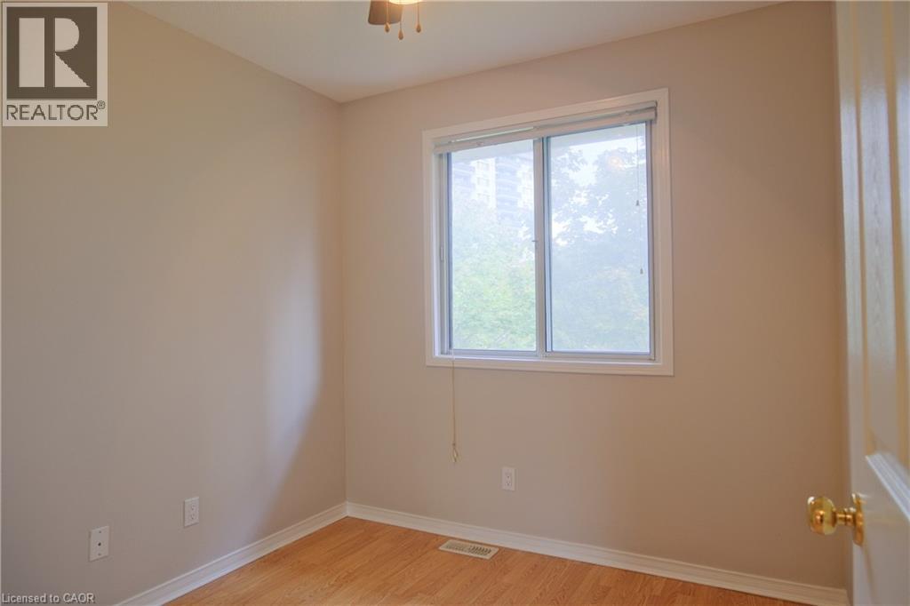Photo 26 of 59 Mooregate Crescent, Kitchener ON