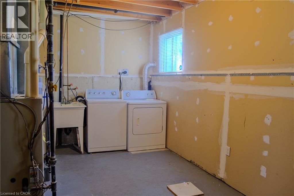 Photo 30 of 59 Mooregate Crescent, Kitchener ON