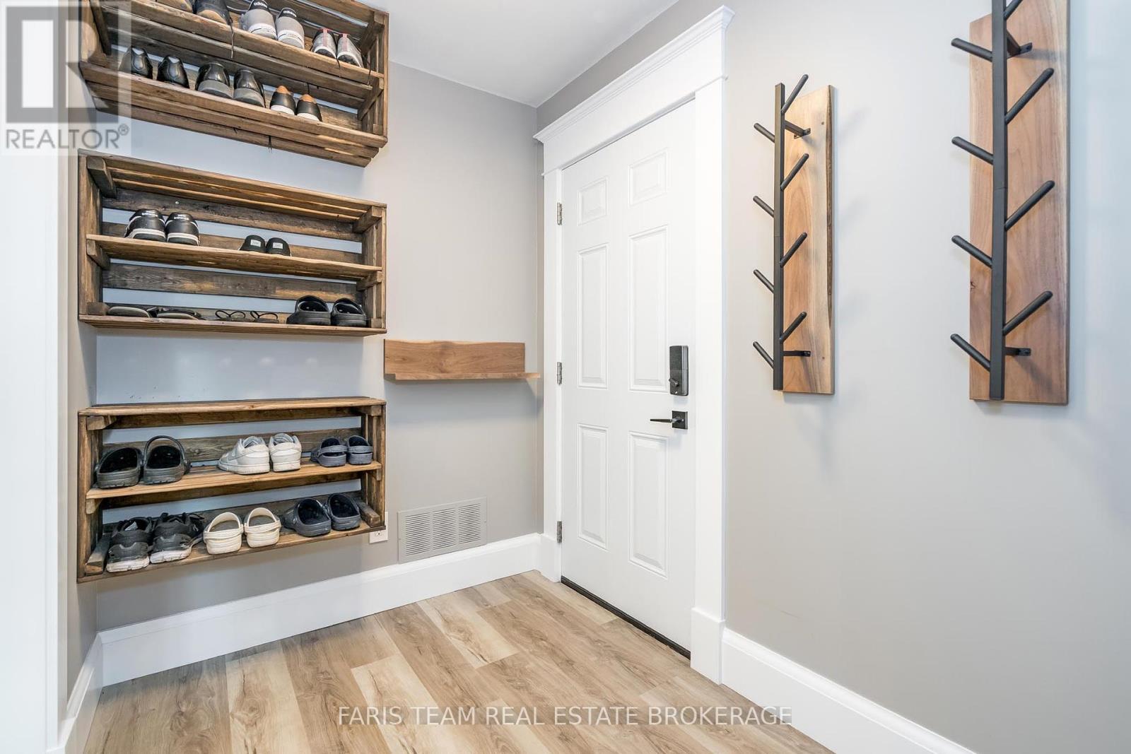 Photo 17 of 8 Malta Crescent, Springwater ON