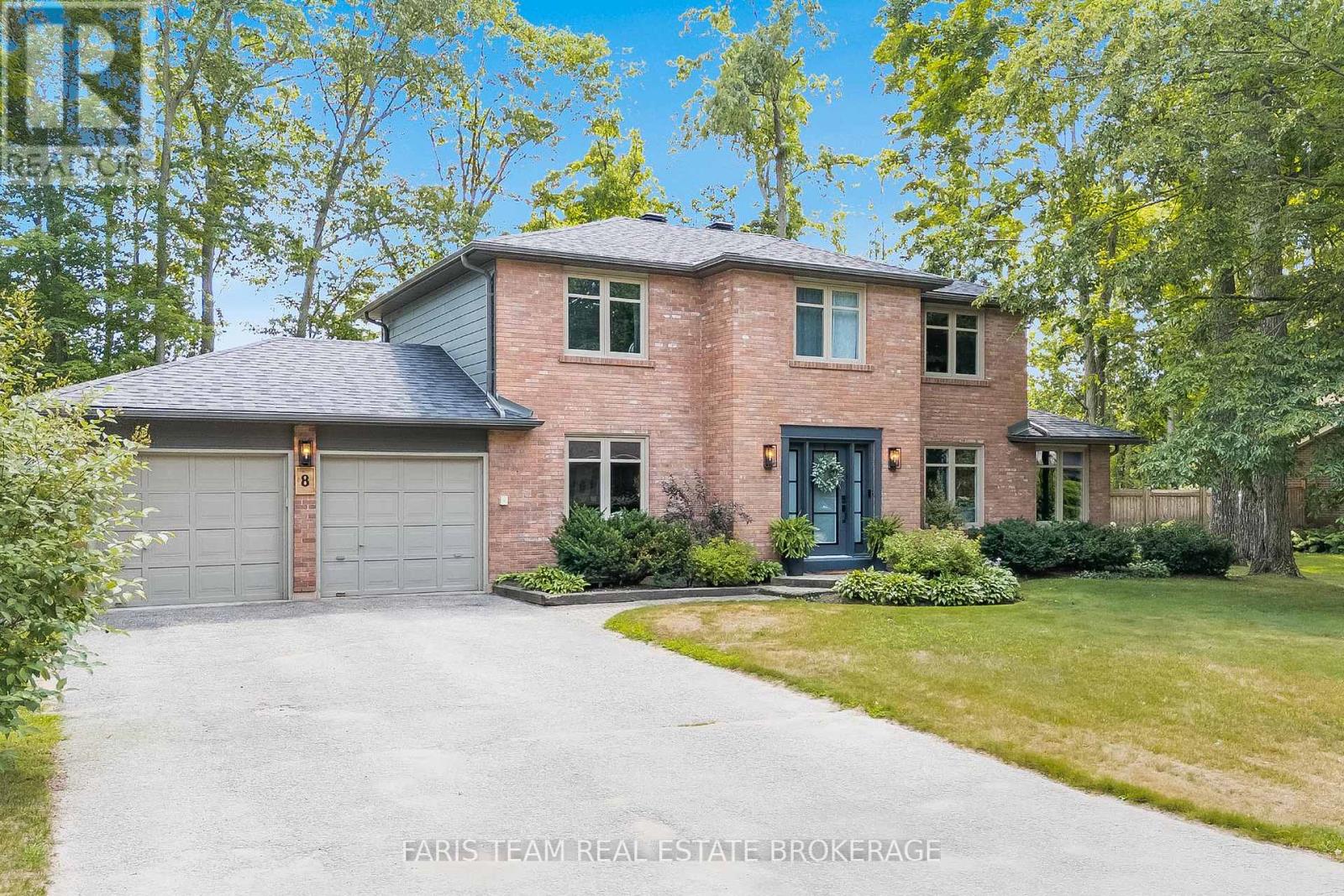 Photo 2 of 8 Malta Crescent, Springwater ON