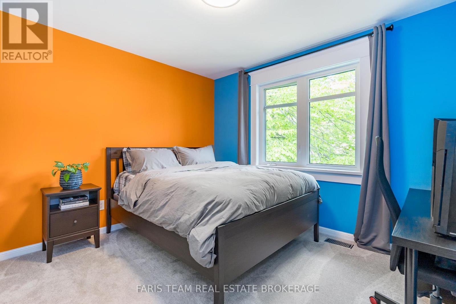 Photo 22 of 8 Malta Crescent, Springwater ON