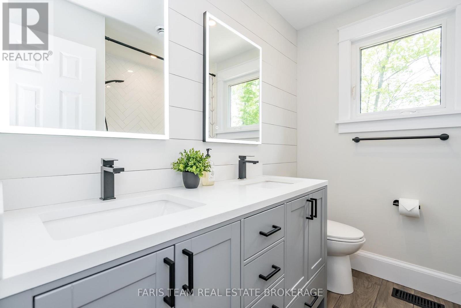 Photo 24 of 8 Malta Crescent, Springwater ON