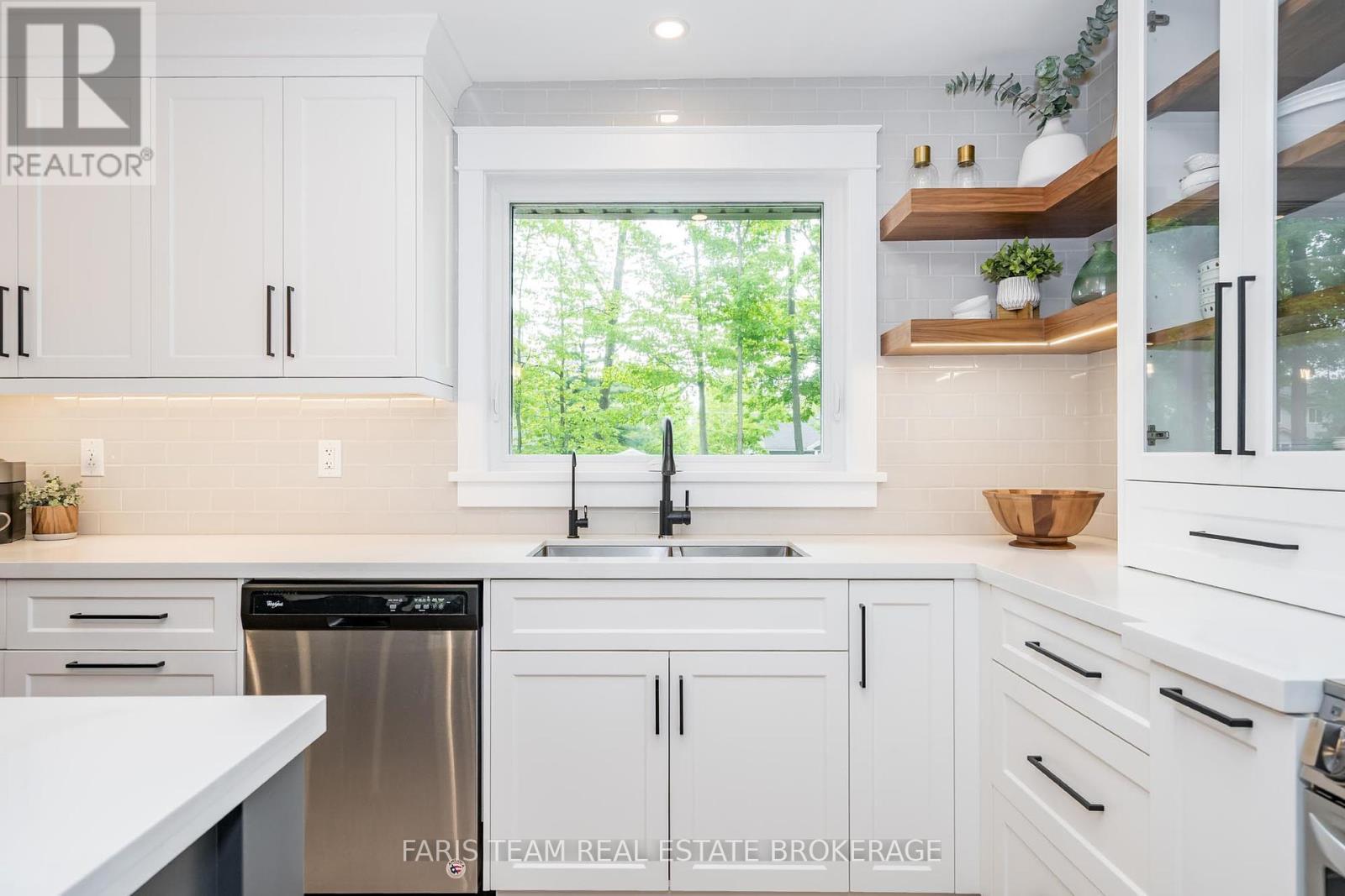 Photo 5 of 8 Malta Crescent, Springwater ON