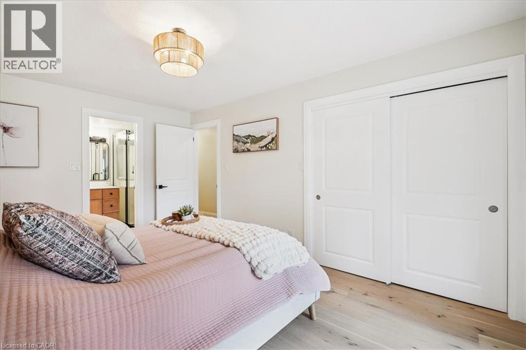 Photo 16 of 25 Elgin Street, Waterdown ON