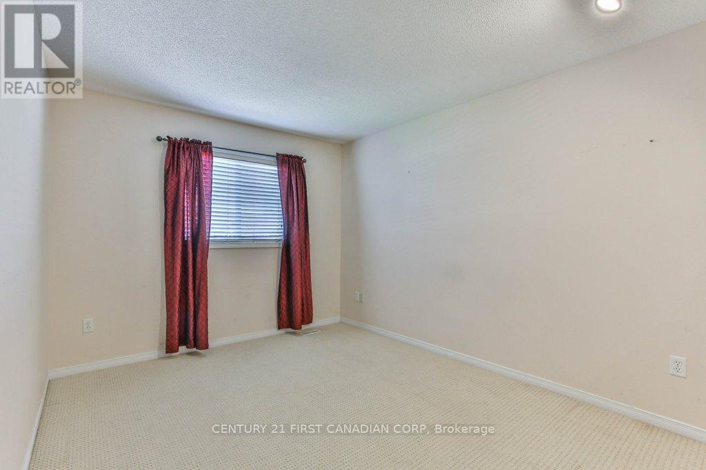 Photo 24 of 1600 Mickleborough Drive, London North ON