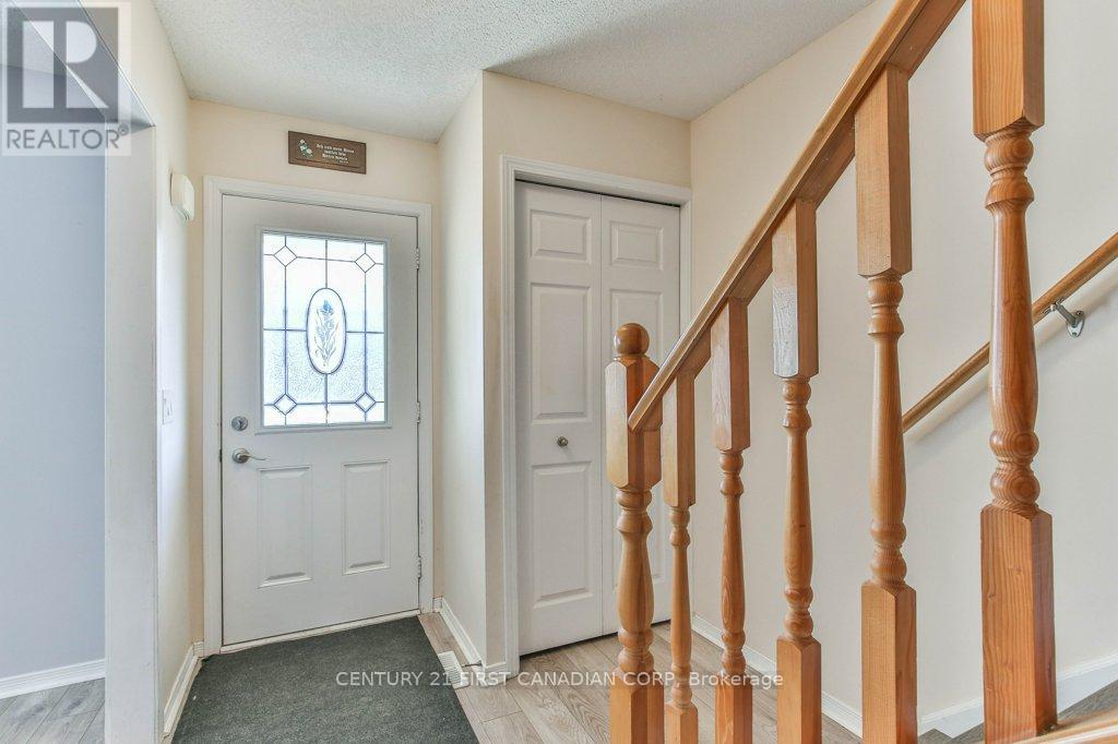 Photo 5 of 1600 Mickleborough Drive, London North ON