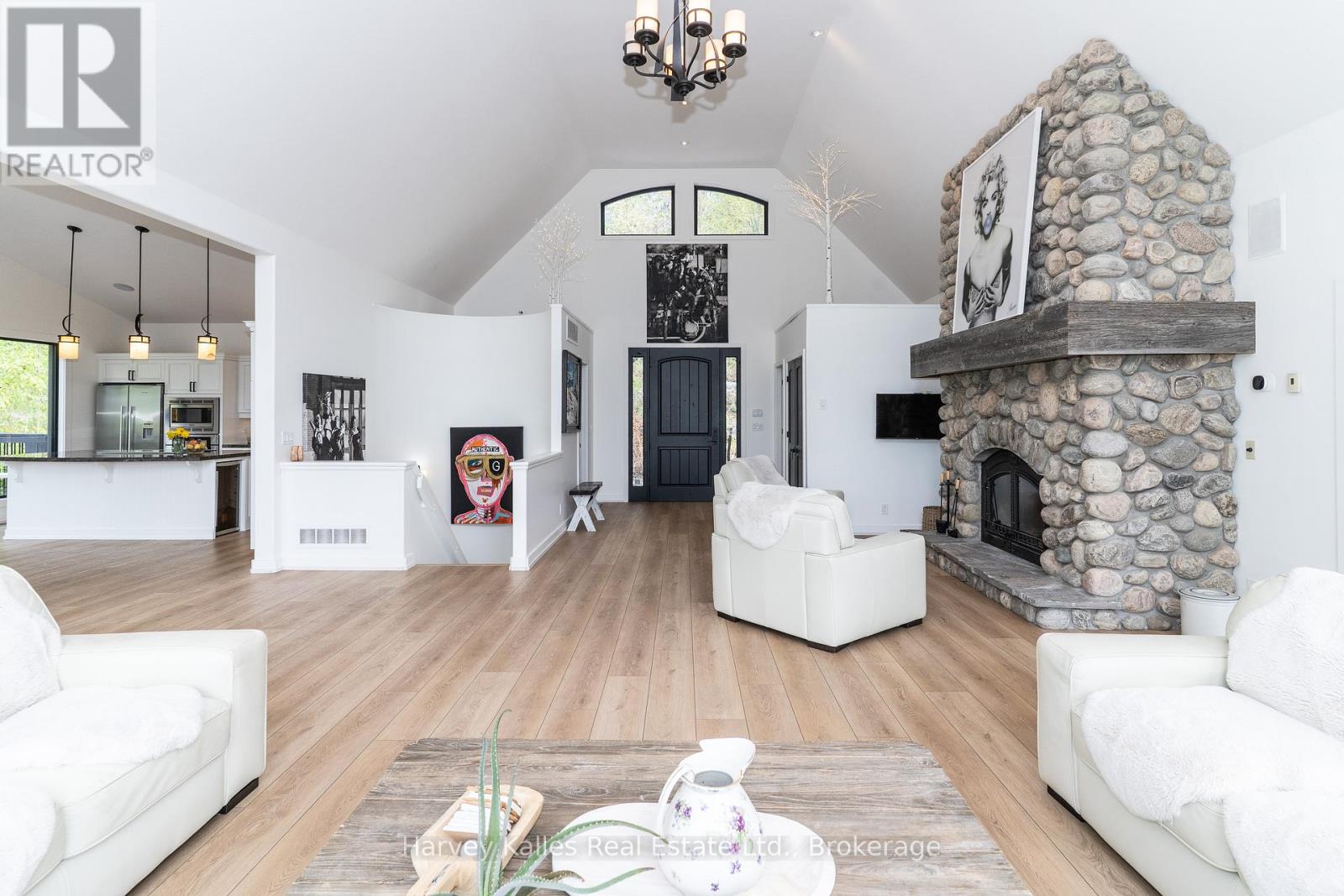 Photo 8 of 4 1118 North Drive, Muskoka Lakes ON