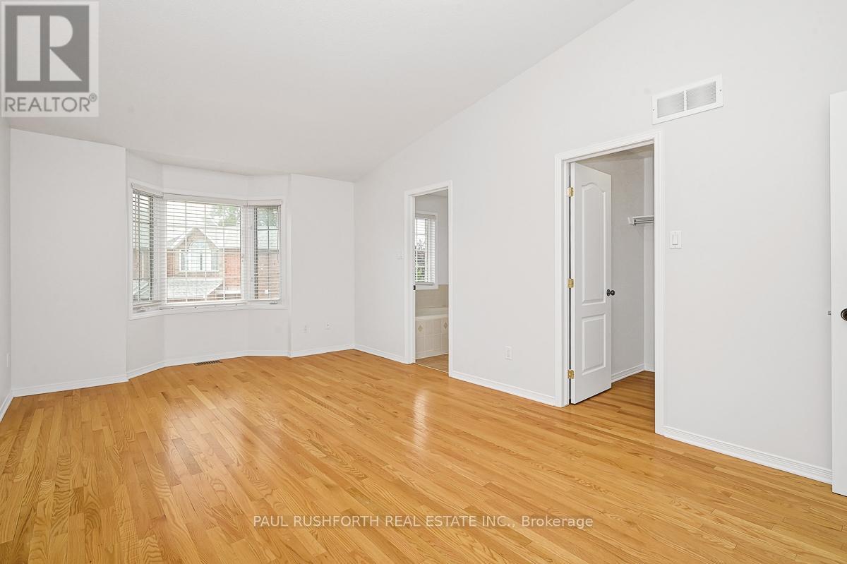 Photo 14 of 115 Tall Oak Private, Ottawa ON