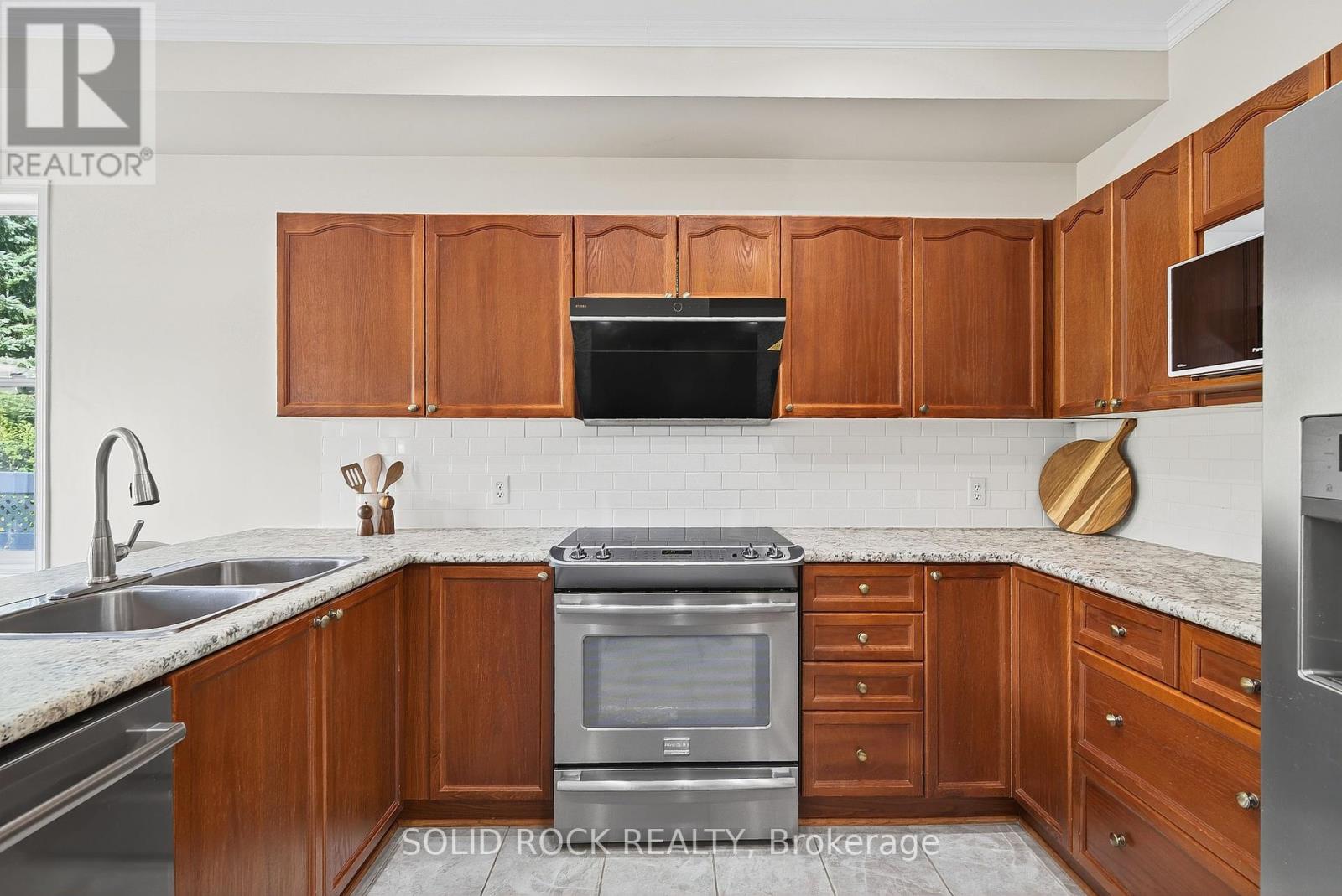 Photo 23 of 50 Insmill Crescent, Ottawa ON
