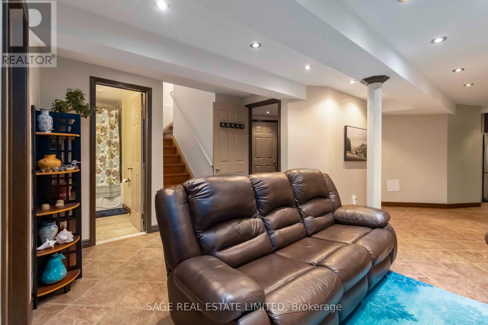 Photo 37 of 4159 Castlebury Street, Mississauga ON