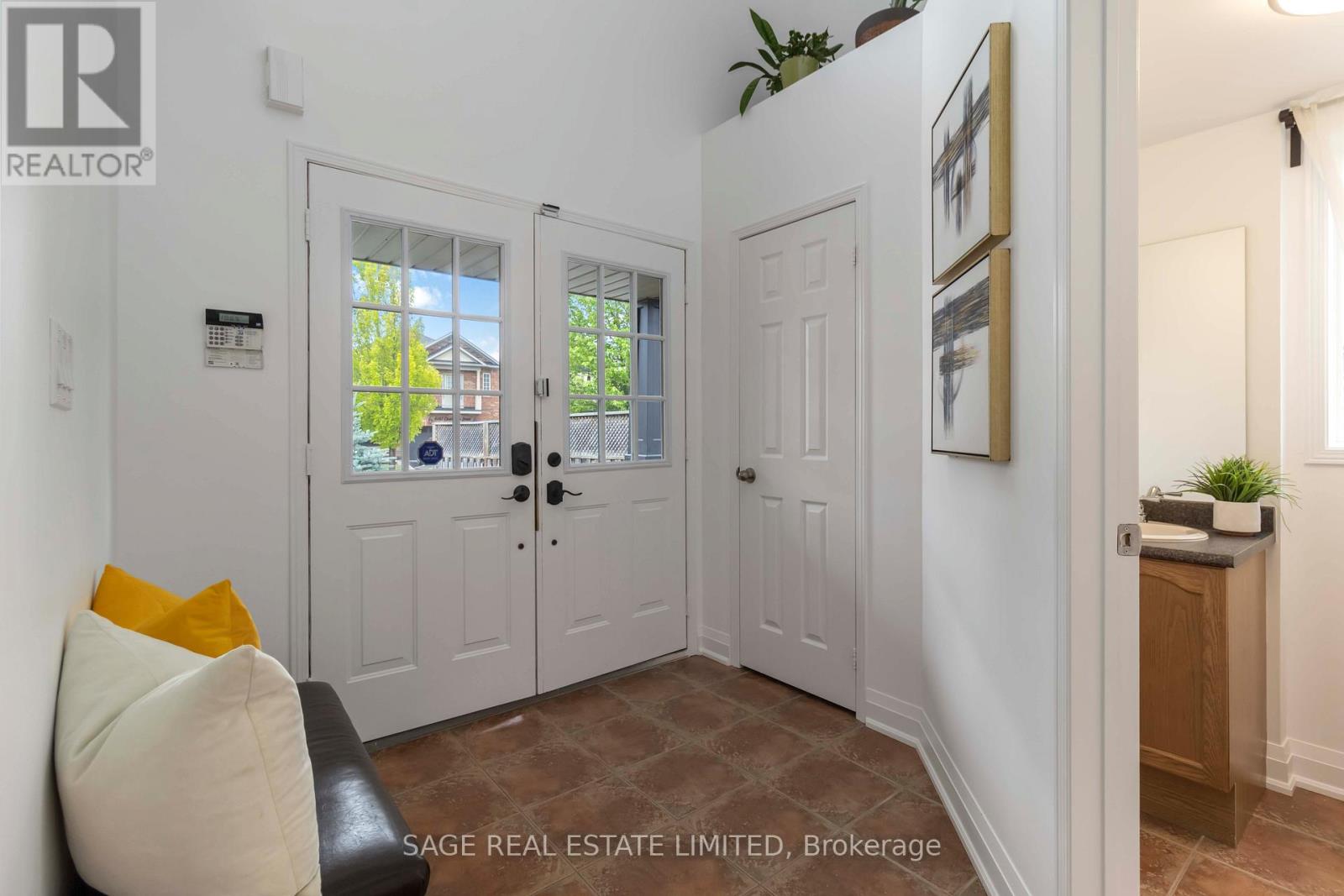 Photo 4 of 4159 Castlebury Street, Mississauga ON