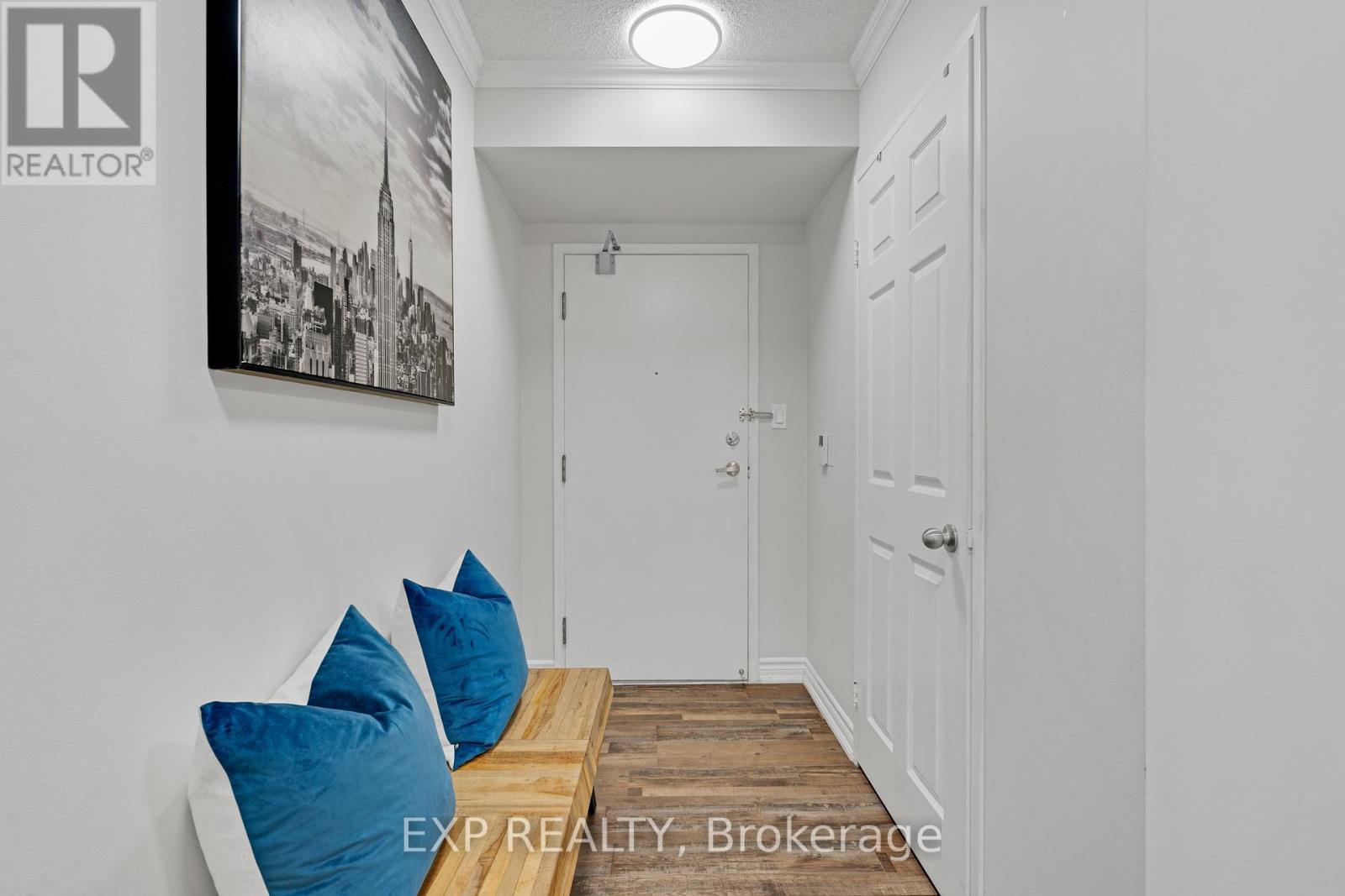 Photo 5 of 203 3605 Kariya Drive, Mississauga ON