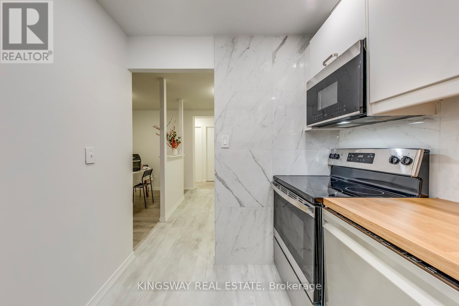 Photo 10 of 110 145 Hillcrest Avenue, Mississauga ON