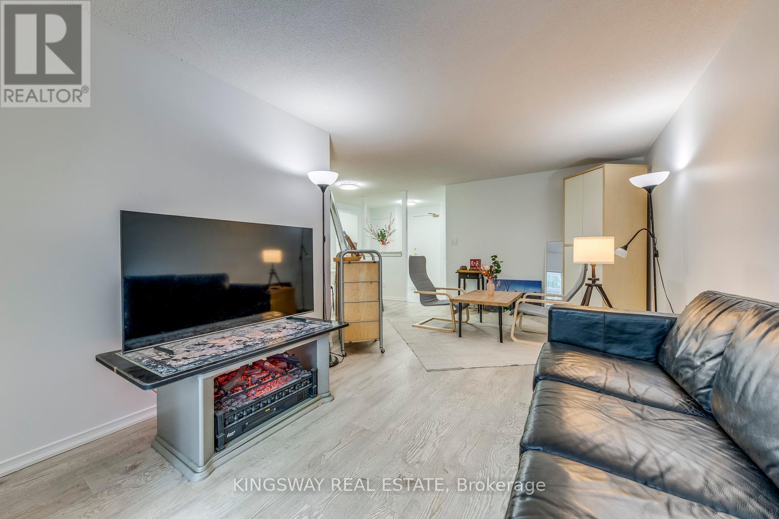 Photo 13 of 110 145 Hillcrest Avenue, Mississauga ON