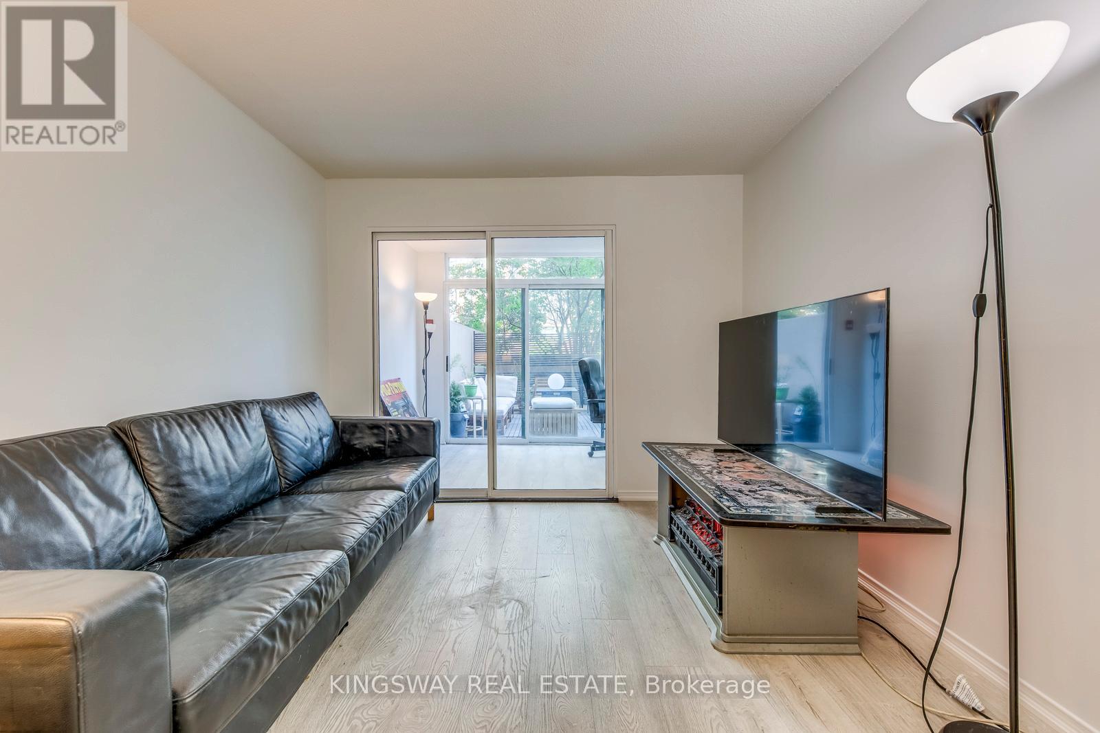 Photo 14 of 110 145 Hillcrest Avenue, Mississauga ON