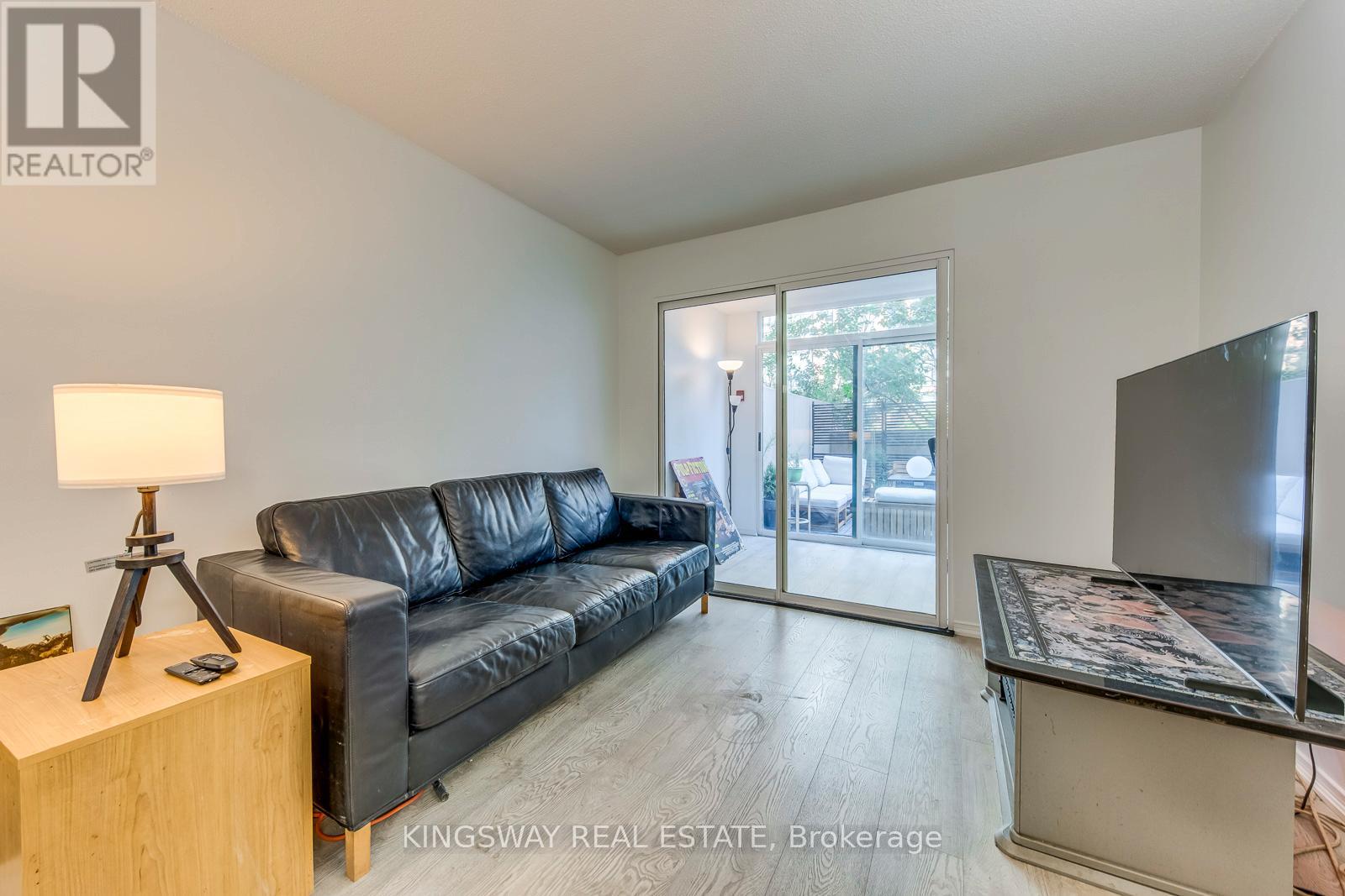 Photo 15 of 110 145 Hillcrest Avenue, Mississauga ON