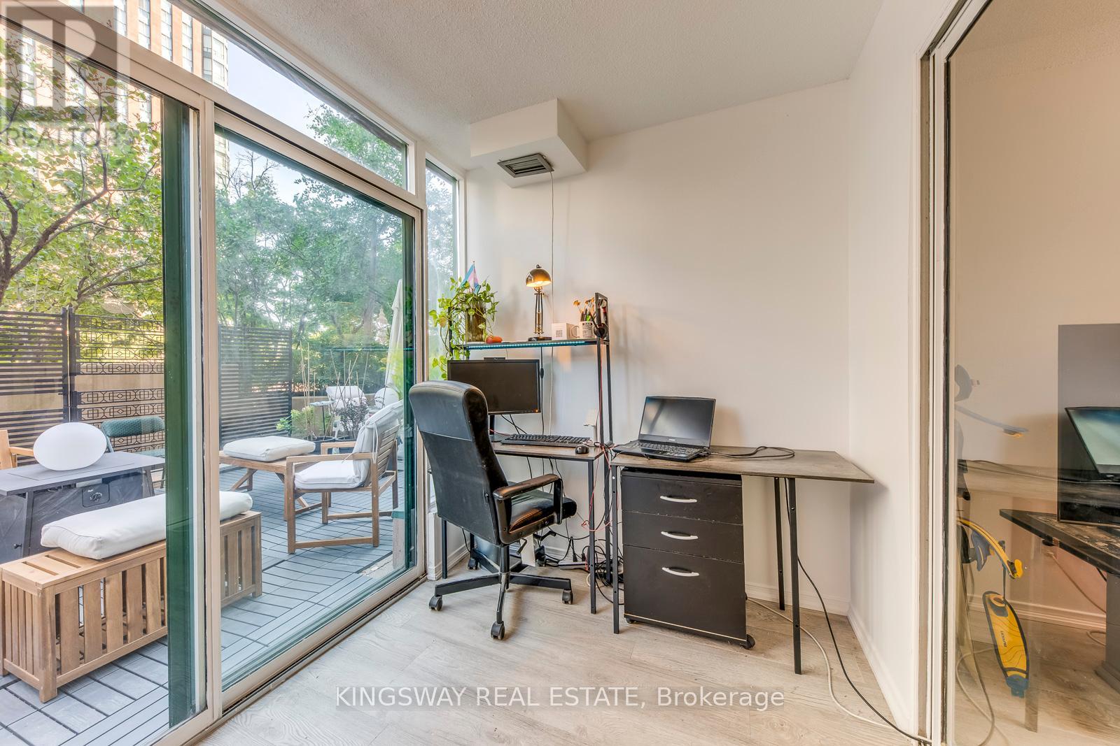Photo 18 of 110 145 Hillcrest Avenue, Mississauga ON