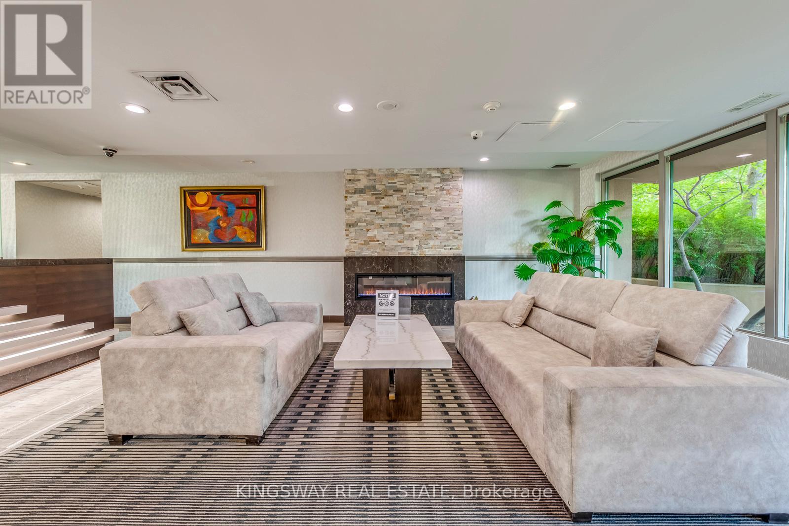 Photo 4 of 110 145 Hillcrest Avenue, Mississauga ON