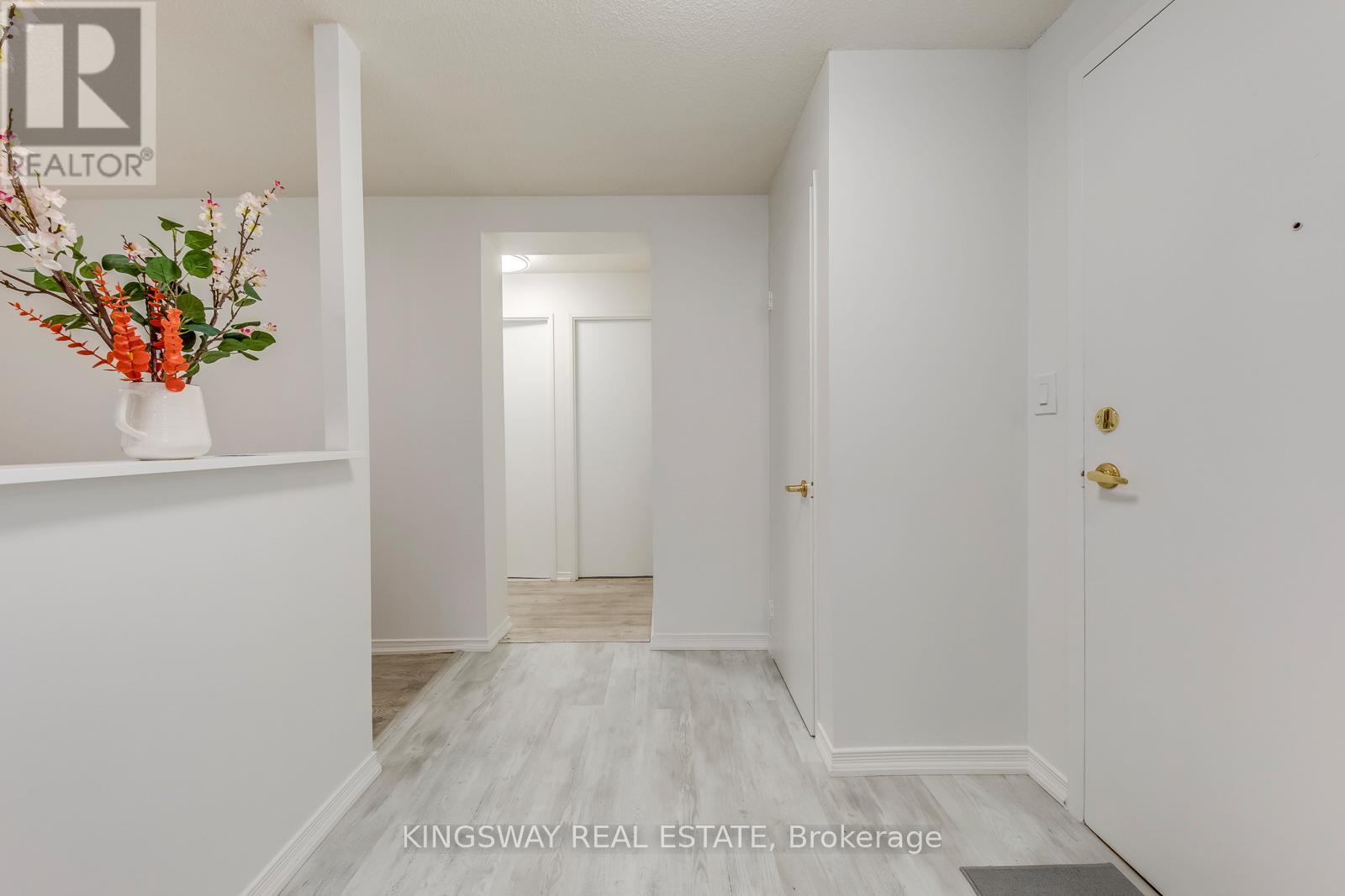 Photo 6 of 110 145 Hillcrest Avenue, Mississauga ON