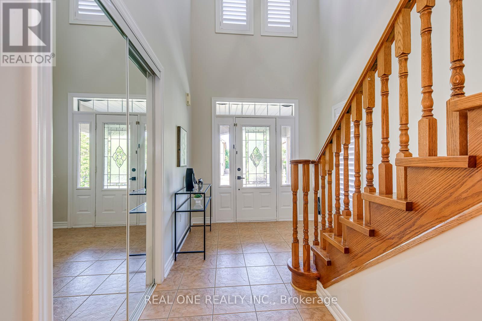 Photo 4 of 2337 Hilda Drive, Oakville ON