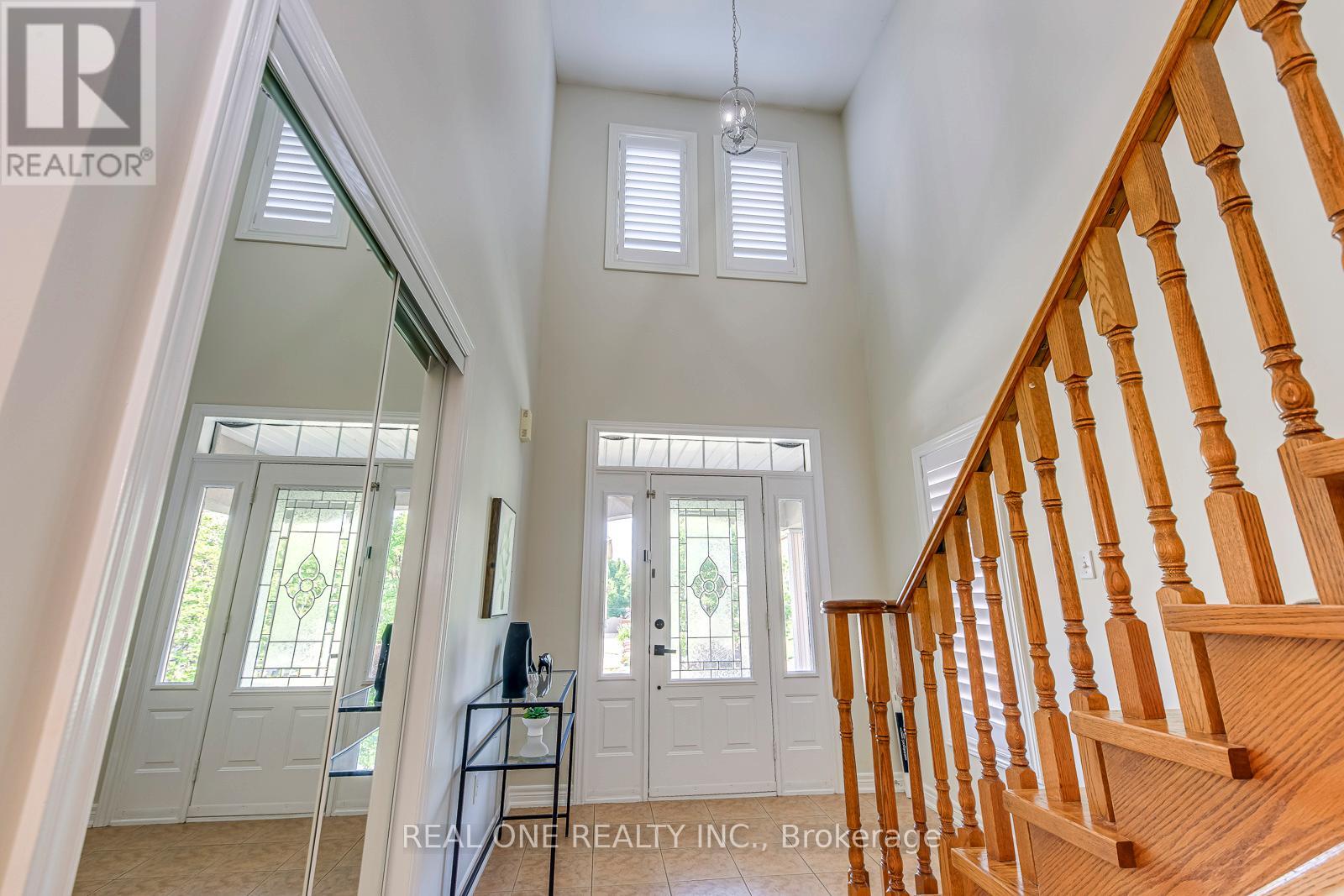 Photo 5 of 2337 Hilda Drive, Oakville ON
