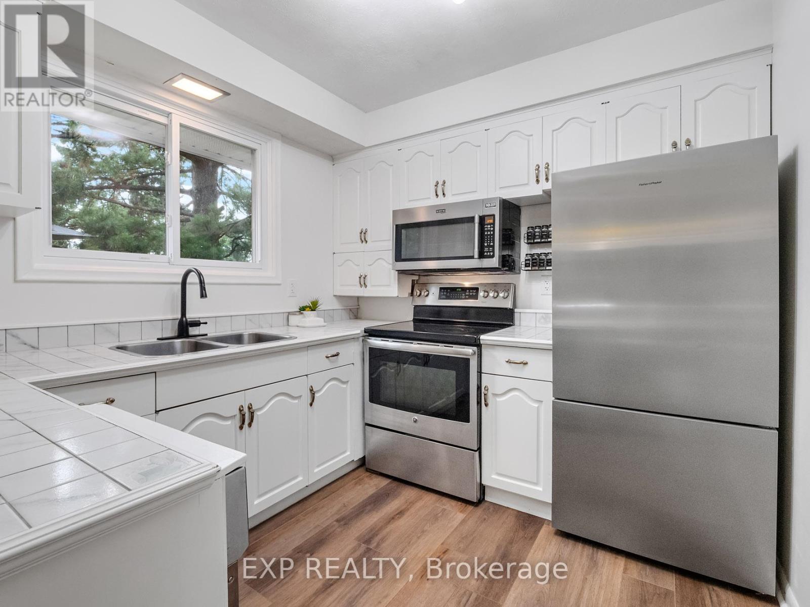 Photo 11 of 6711 Mcmicking Street, Niagara Falls ON