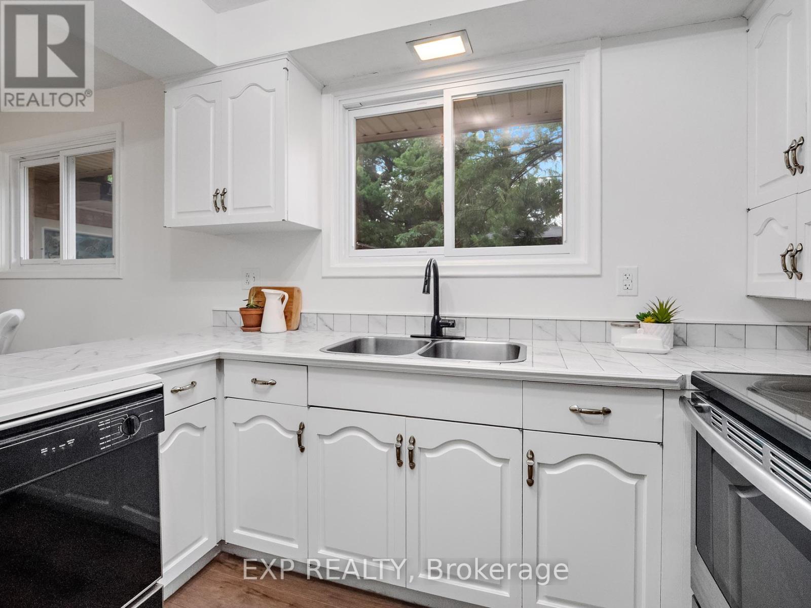 Photo 12 of 6711 Mcmicking Street, Niagara Falls ON