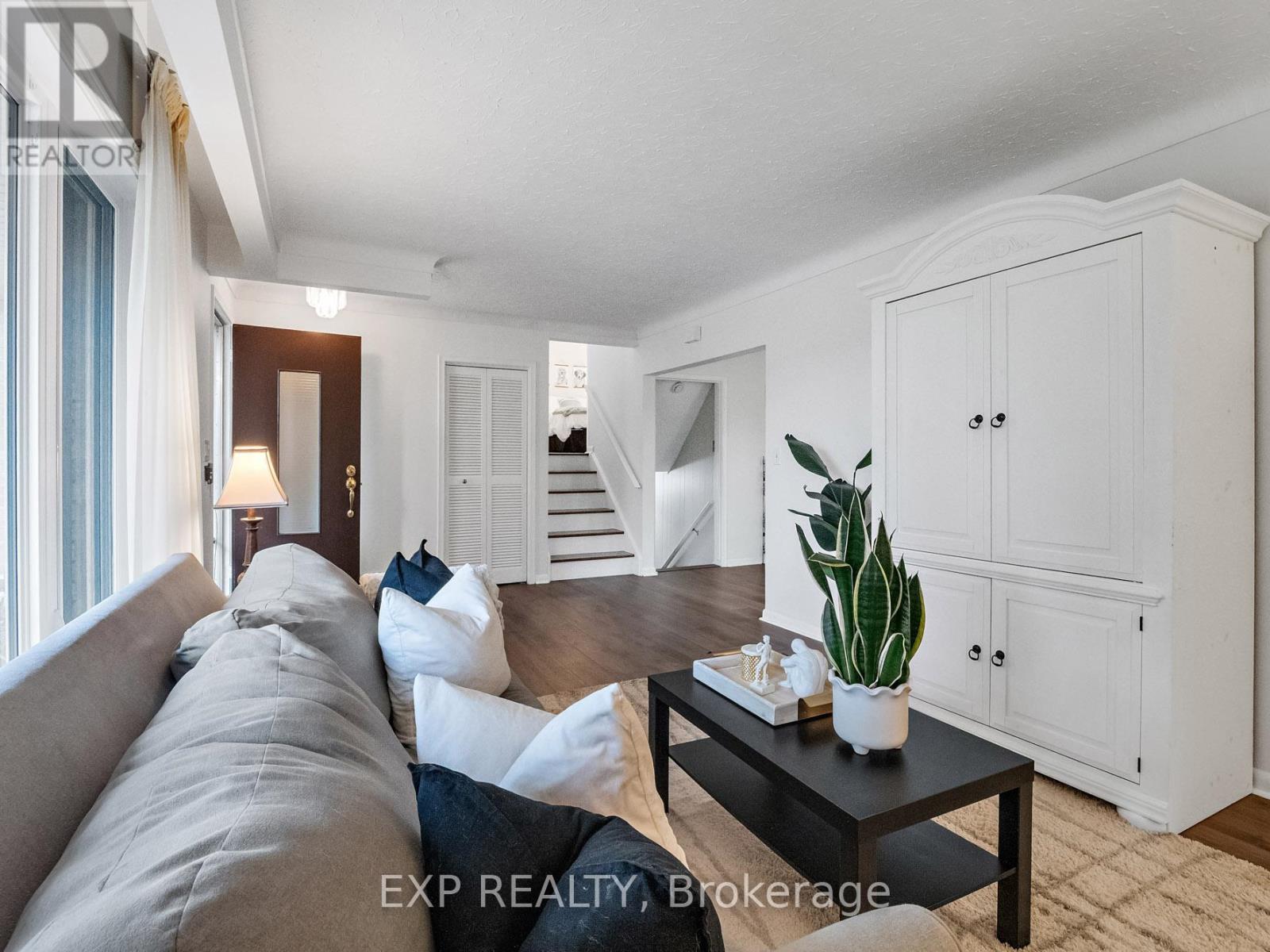 Photo 7 of 6711 Mcmicking Street, Niagara Falls ON