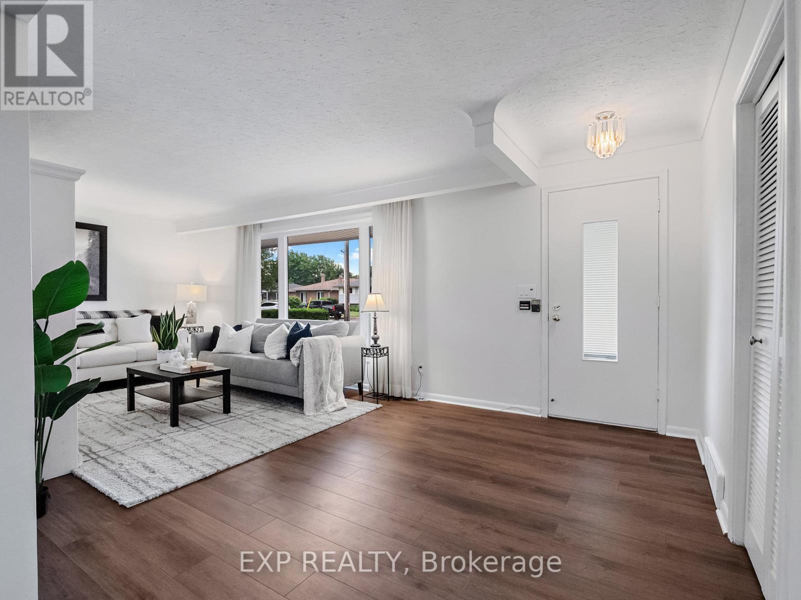 Photo 8 of 6711 Mcmicking Street, Niagara Falls ON
