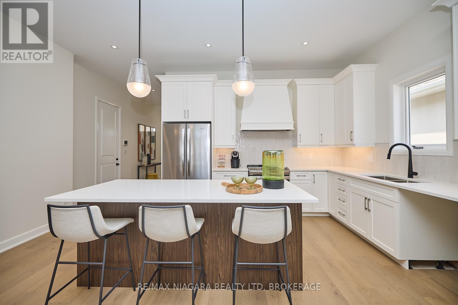 Photo 6 of 10 Butternut Crescent, Fort Erie ON