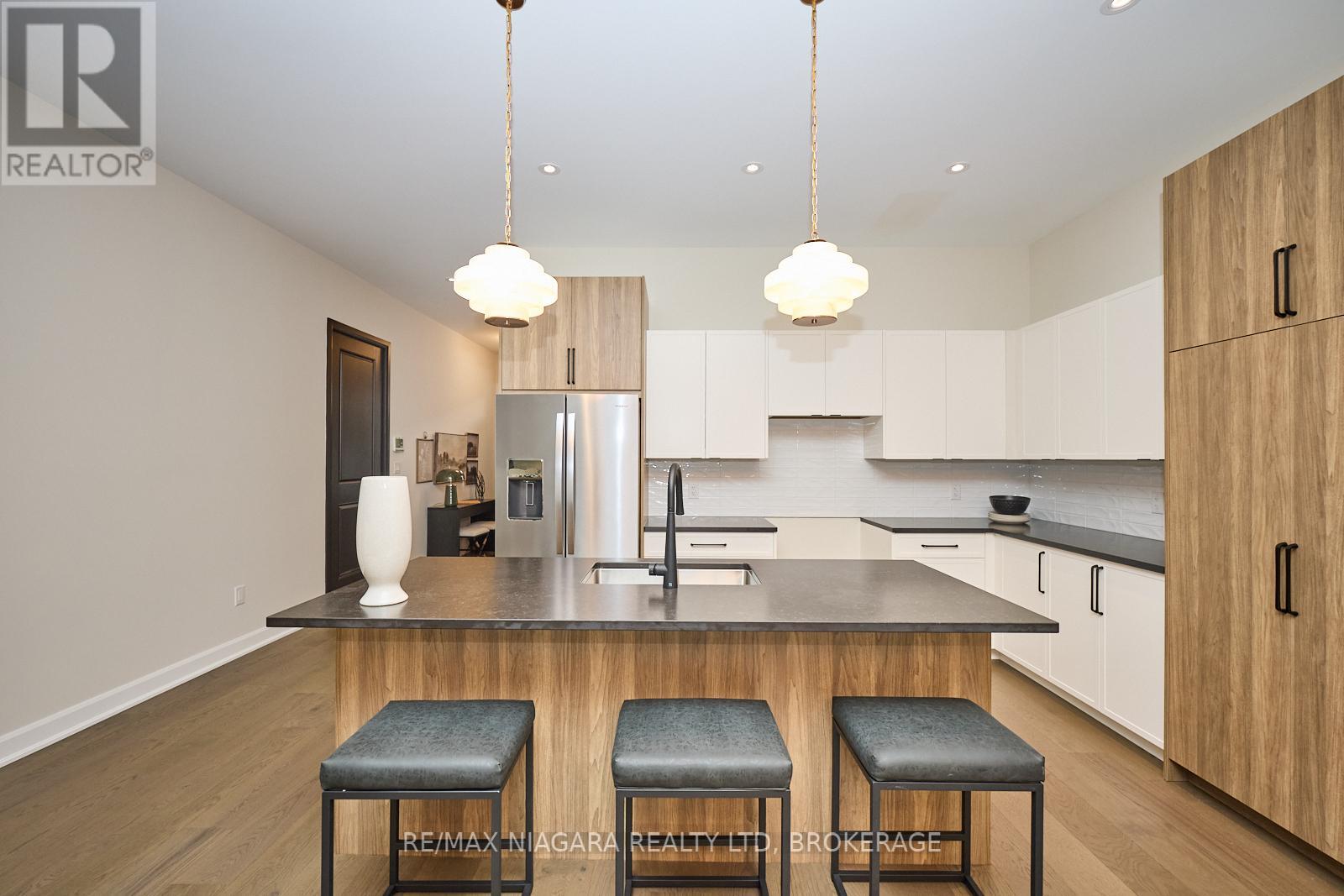 Photo 5 of 11 Butternut Crescent, Fort Erie ON